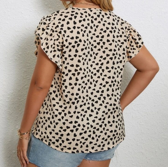 SHEIN LUNE Plus All Over Heart Print Butterfly Sleeve Blouse - Picture 3 of 4